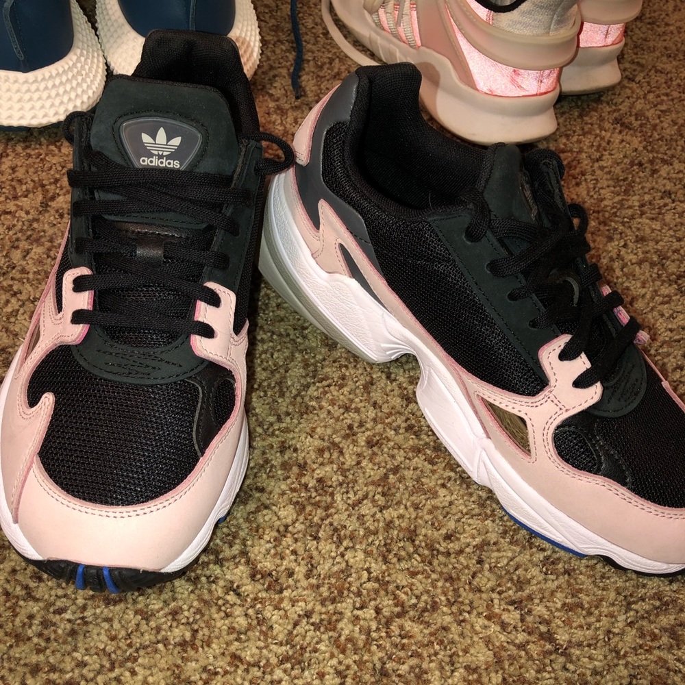 Adidas Falcon
